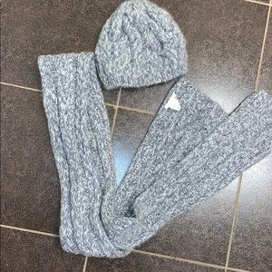Aerie hat and scarf set